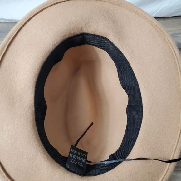 Wool bee adjustable one size hat - Picture 6 of 8